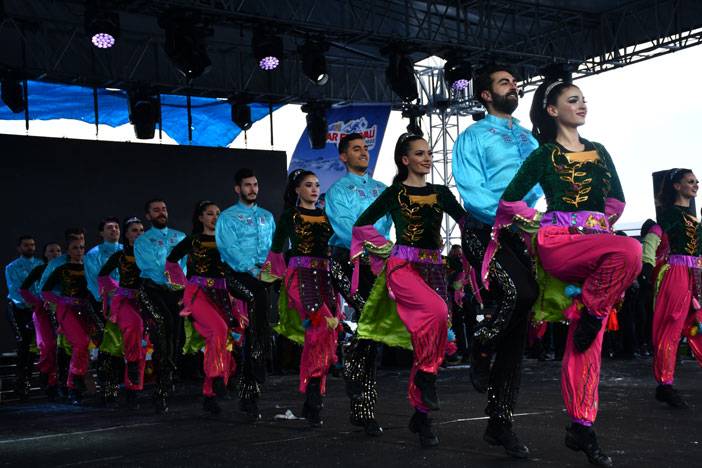 Hakkari'deki '4'üncü Kar Festivali'nde Anadolu Ateşi gösterisi 42
