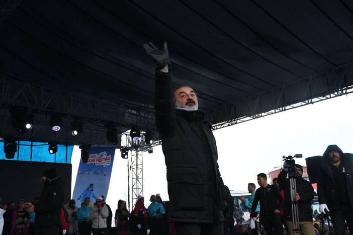 Hakkari'deki '4'üncü Kar Festivali'nde Anadolu Ateşi gösterisi 48