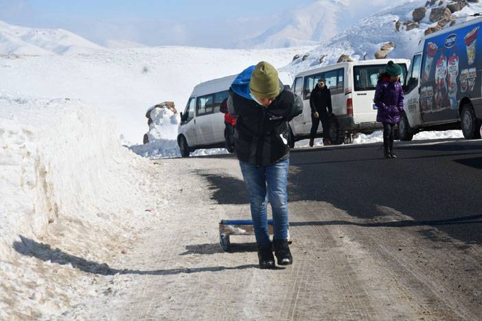 Hakkari'deki '4'üncü Kar Festivali'nde Anadolu Ateşi gösterisi 5