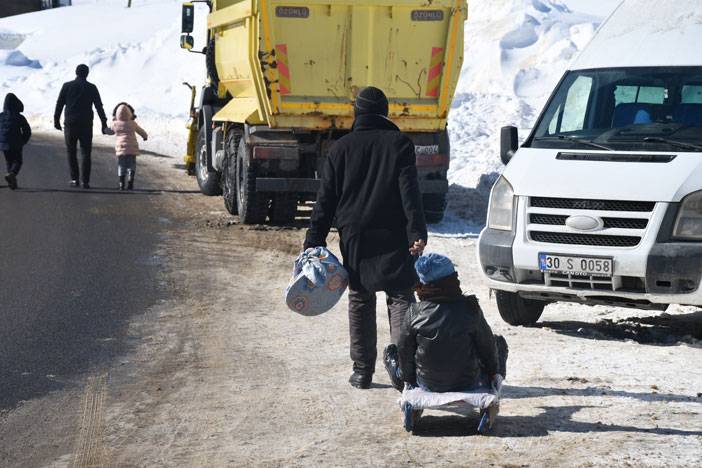 Hakkari'deki '4'üncü Kar Festivali'nde Anadolu Ateşi gösterisi 8