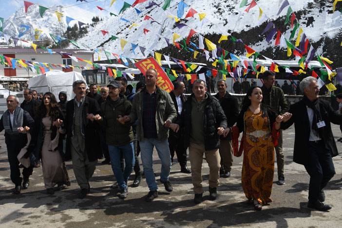 Hakkari'de Newroz coşku ile kutlandı 13