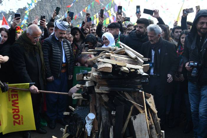 Hakkari'de Newroz coşku ile kutlandı 14