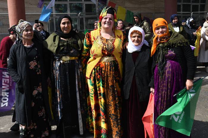 Hakkari'de Newroz coşku ile kutlandı 17