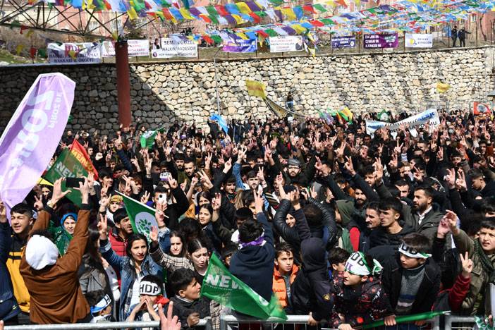 Hakkari'de Newroz coşku ile kutlandı 18