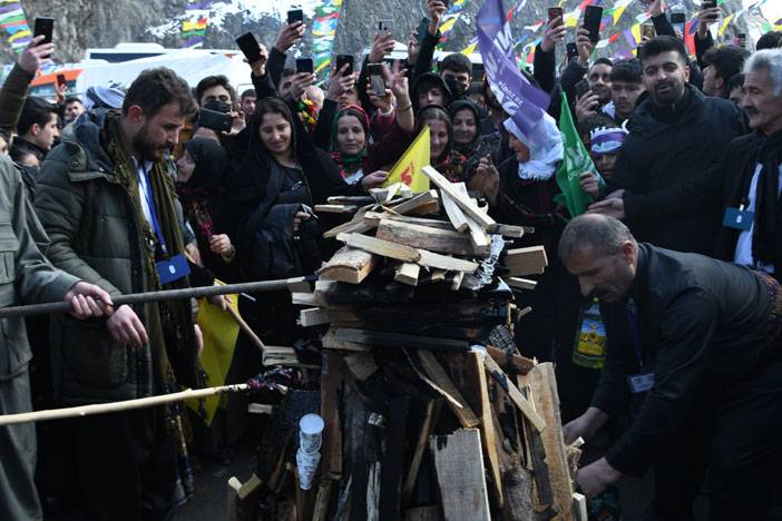 Hakkari'de Newroz coşku ile kutlandı 20