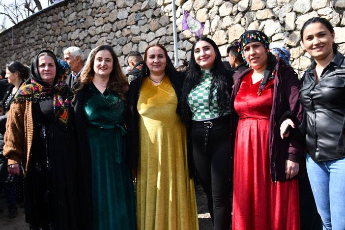 Hakkari'de Newroz coşku ile kutlandı 24