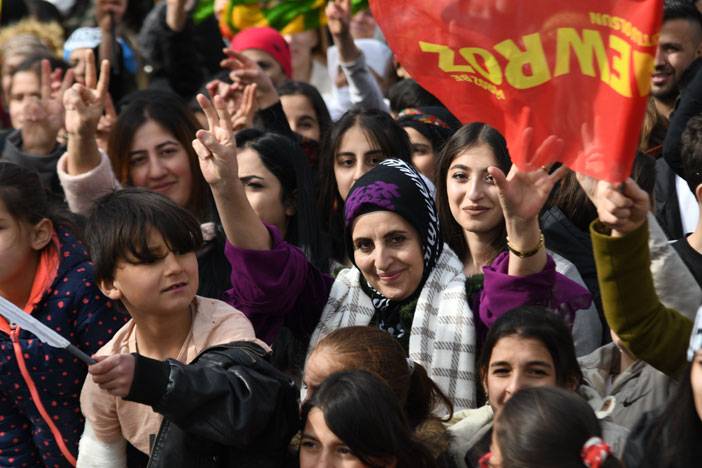 Hakkari'de Newroz coşku ile kutlandı 29