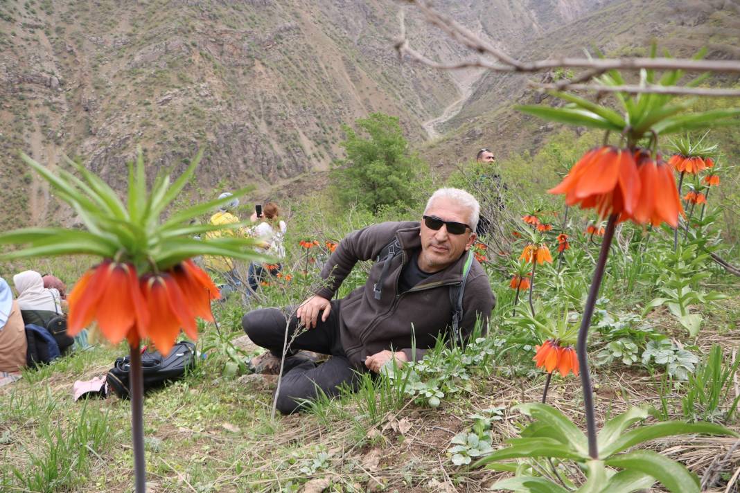 Taylandlı 2 turist, ters laleleri görmek için Hakkari'ye geldi 18