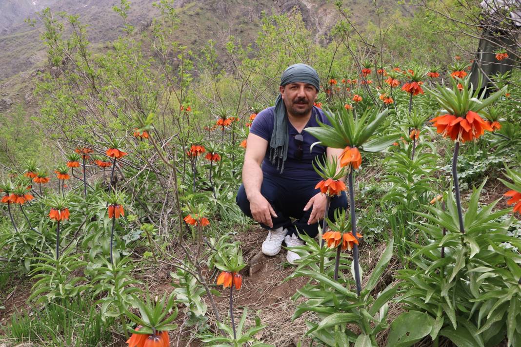 Taylandlı 2 turist, ters laleleri görmek için Hakkari'ye geldi 21