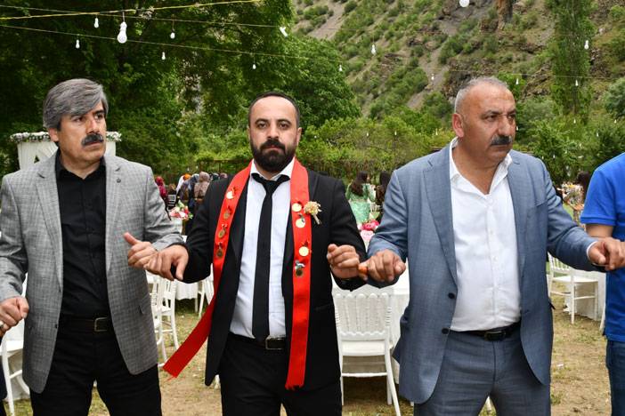 Hakkari'yi buluşturan düğün! 100
