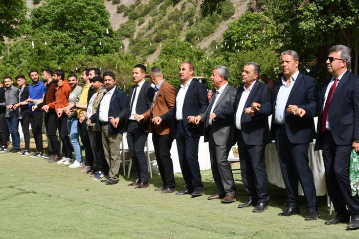 Hakkari'yi buluşturan düğün! 108