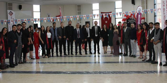 Kural Okulları’ndan görkemli mezuniyet töreni