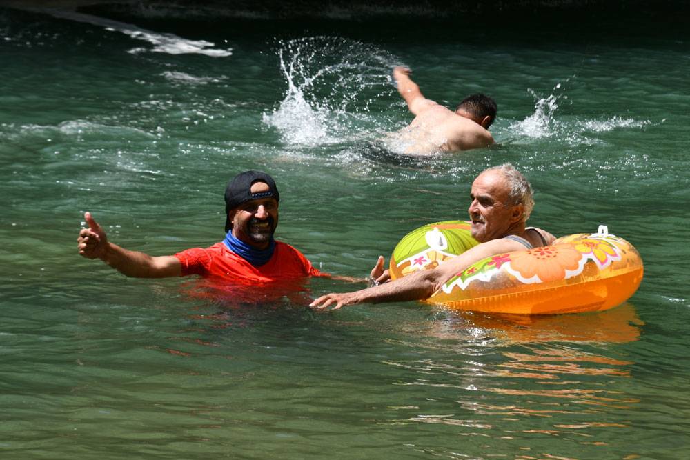 Hakkari'nin 'Saklı Cenneti' Kaval Şelalesi büyülüyor 11