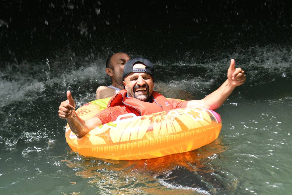 Hakkari'nin 'Saklı Cenneti' Kaval Şelalesi büyülüyor 14