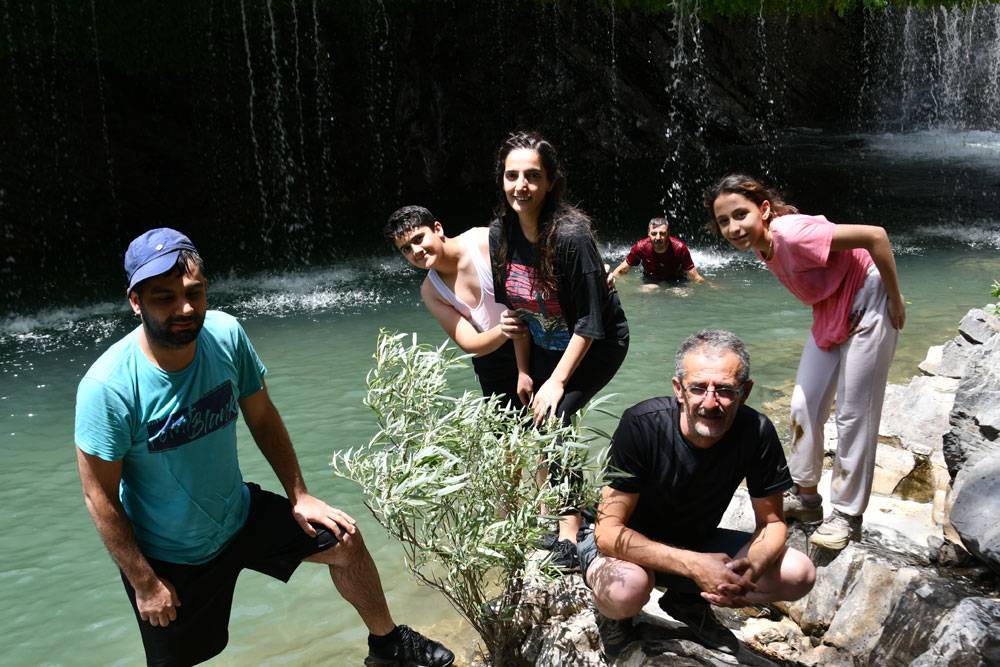 Hakkari'nin 'Saklı Cenneti' Kaval Şelalesi büyülüyor 15