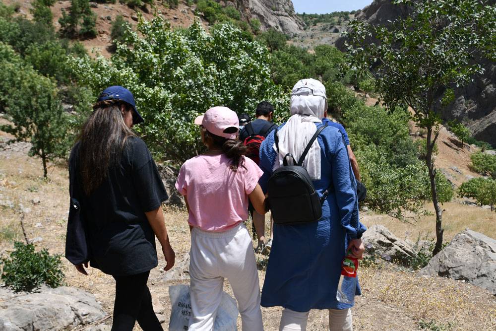 Hakkari'nin 'Saklı Cenneti' Kaval Şelalesi büyülüyor 17