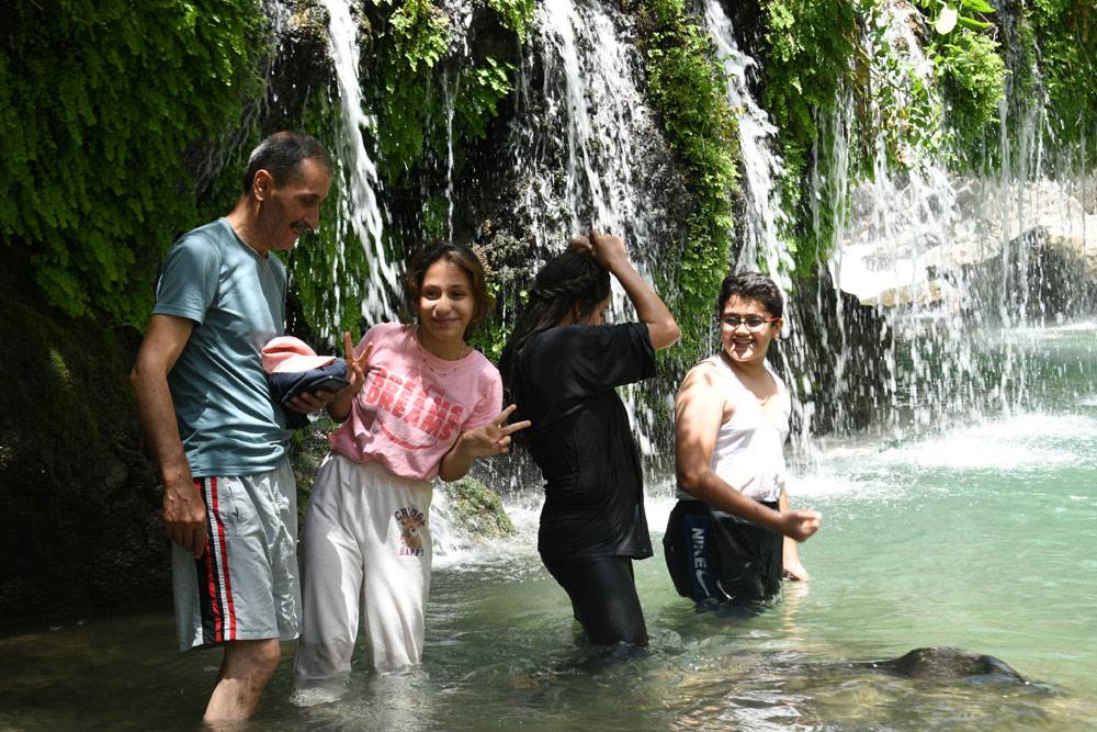 Hakkari'nin 'Saklı Cenneti' Kaval Şelalesi büyülüyor 18