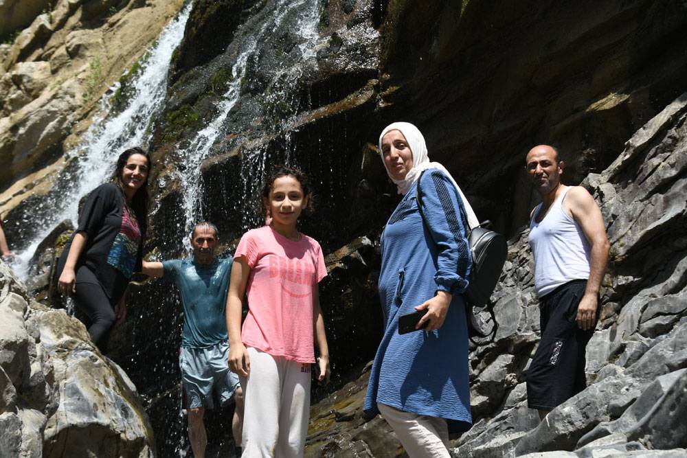 Hakkari'nin 'Saklı Cenneti' Kaval Şelalesi büyülüyor 23