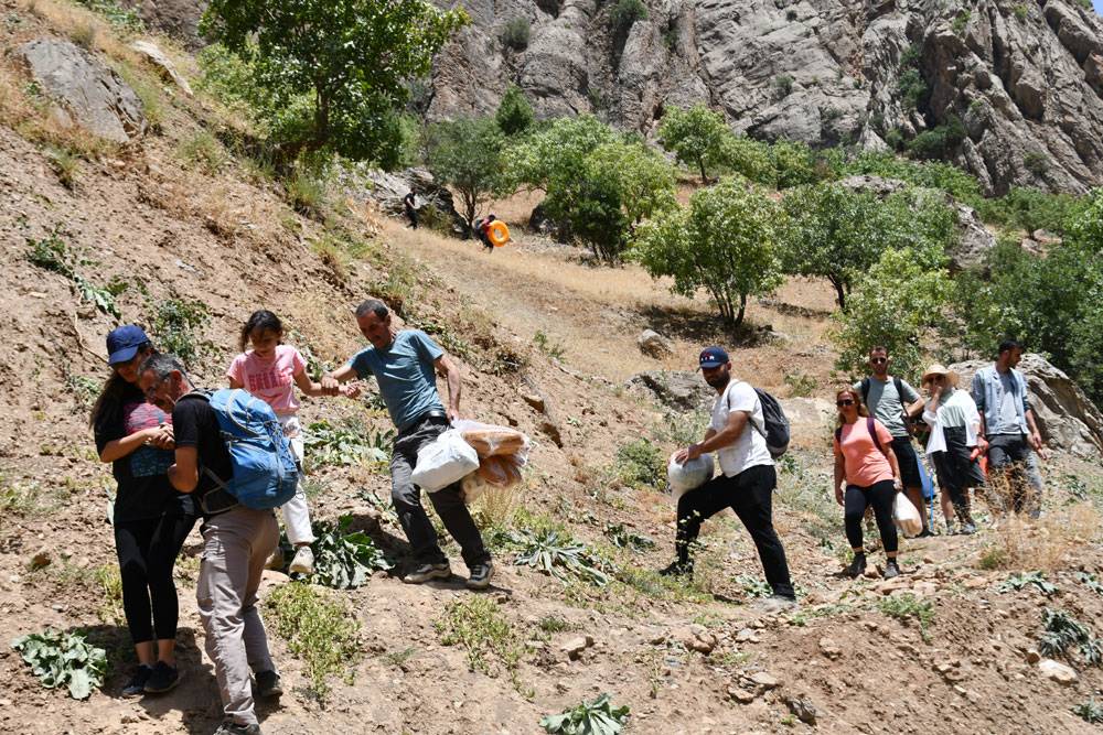 Hakkari'nin 'Saklı Cenneti' Kaval Şelalesi büyülüyor 24