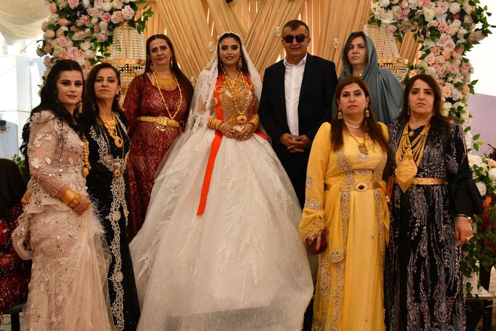 Hakkari’de gelin altınları taşıyamadı! 17