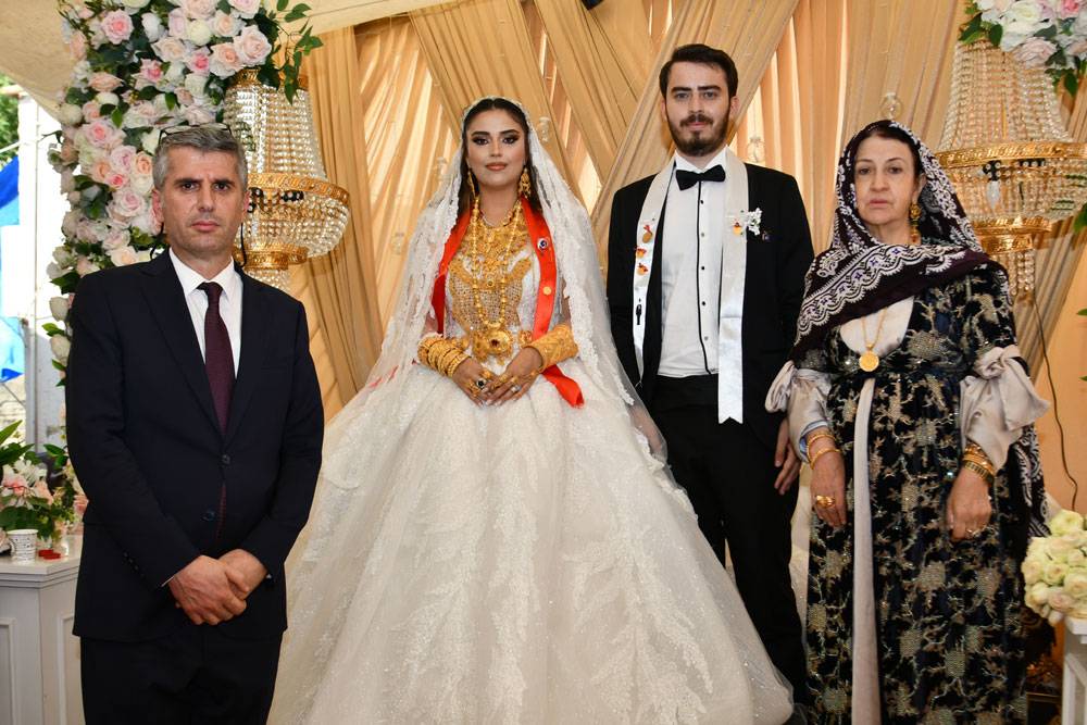 Hakkari’de gelin altınları taşıyamadı! 22