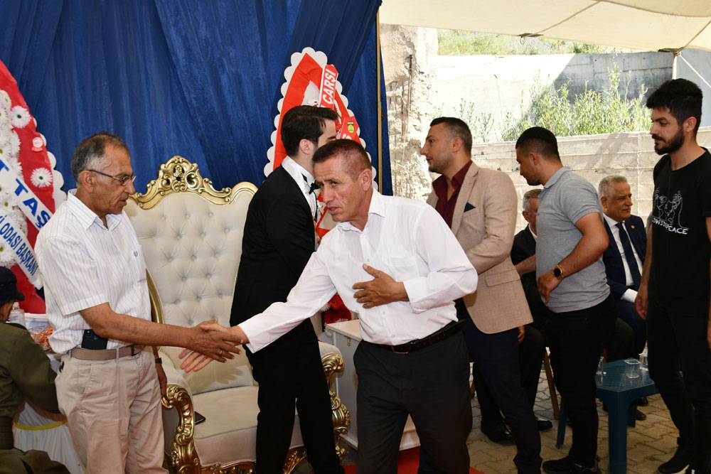 Hakkari’de gelin altınları taşıyamadı! 25