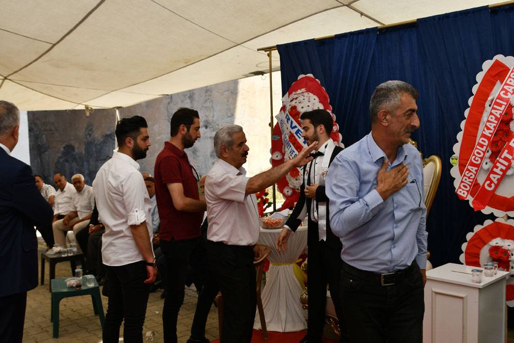 Hakkari’de gelin altınları taşıyamadı! 28