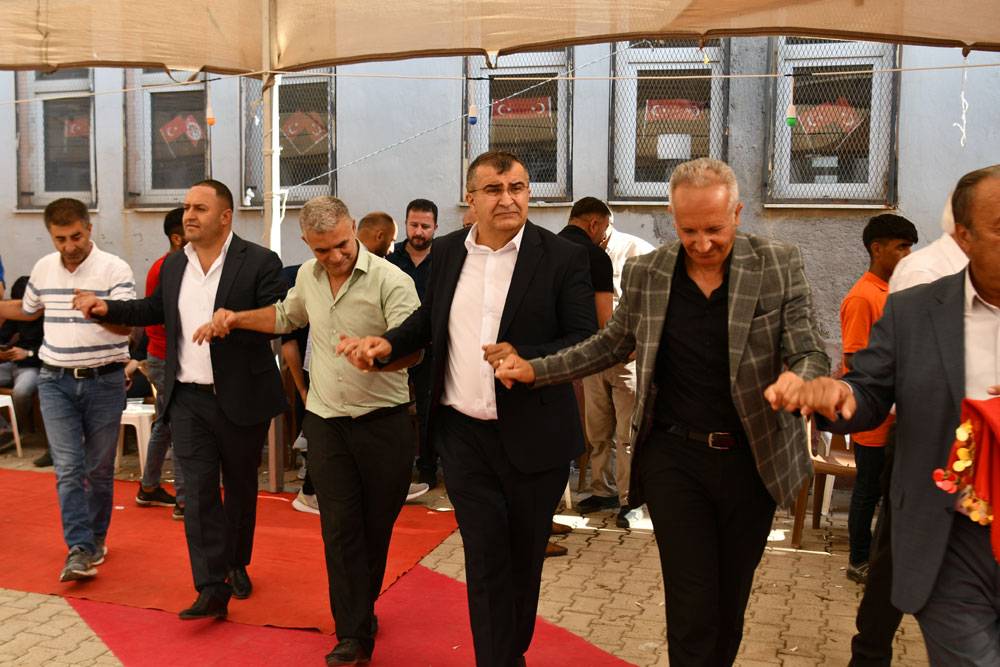 Hakkari’de gelin altınları taşıyamadı! 33
