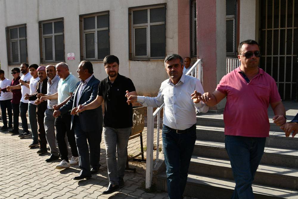 Hakkari’de gelin altınları taşıyamadı! 36