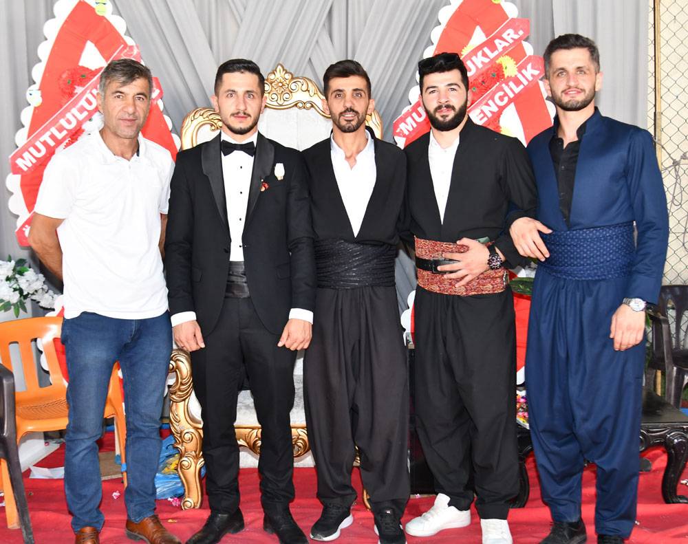 Berk Ailesinin mutlu günü! 12