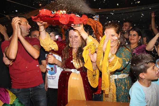 Demir Ailesinin mutlu günü 16