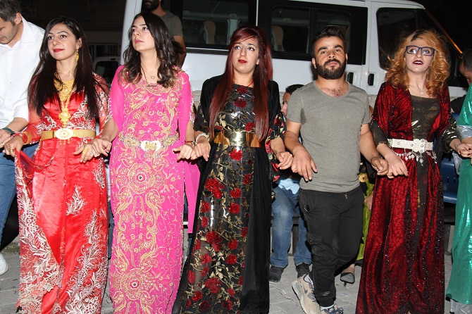 Demir Ailesinin mutlu günü 25