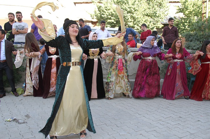 Demir Ailesinin mutlu günü 45