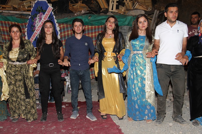 Demir Ailesinin mutlu günü 56