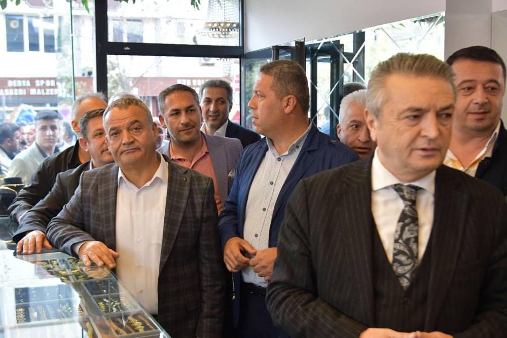 Hakkari'de Gala Gold Kuyumculuk hizmete açıldı 10