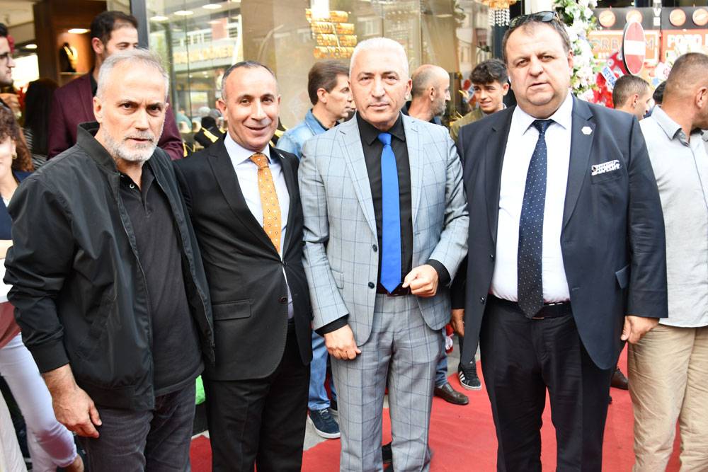 Hakkari'de Gala Gold Kuyumculuk hizmete açıldı 12