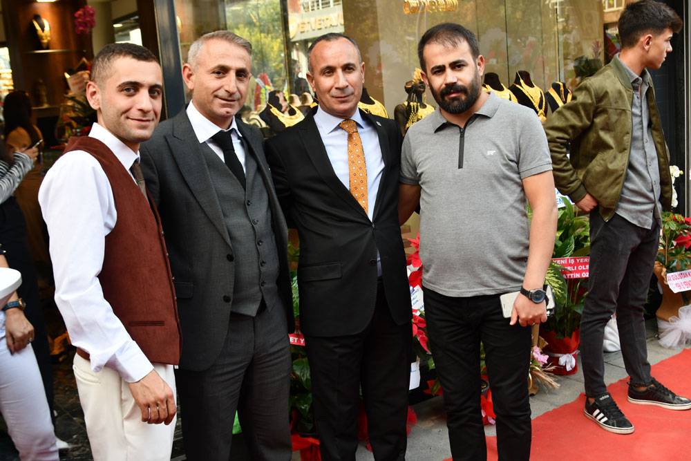 Hakkari'de Gala Gold Kuyumculuk hizmete açıldı 14