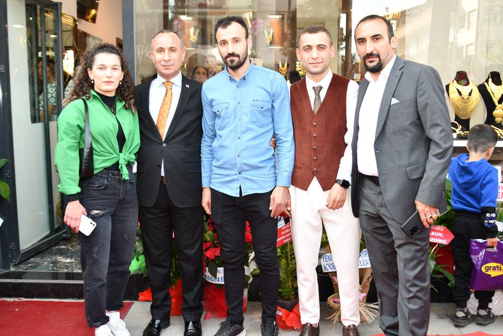 Hakkari'de Gala Gold Kuyumculuk hizmete açıldı 15