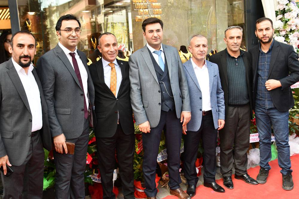 Hakkari'de Gala Gold Kuyumculuk hizmete açıldı 17