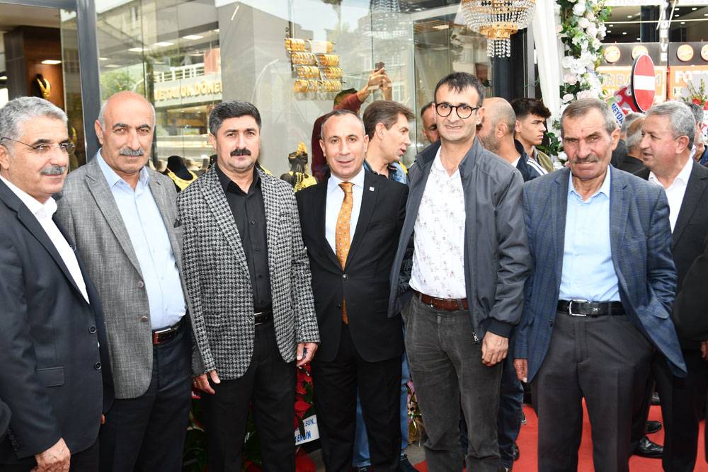 Hakkari'de Gala Gold Kuyumculuk hizmete açıldı 22