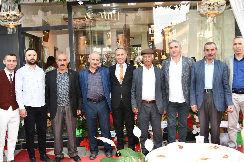 Hakkari'de Gala Gold Kuyumculuk hizmete açıldı 27
