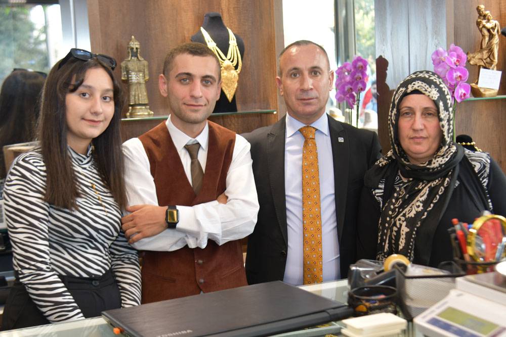Hakkari'de Gala Gold Kuyumculuk hizmete açıldı 28