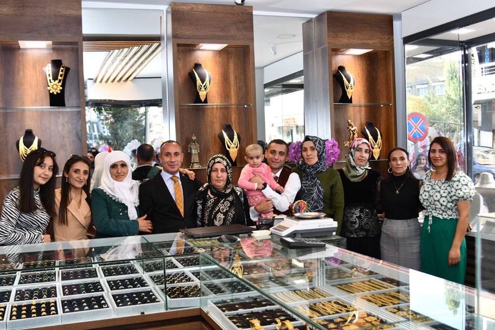 Hakkari'de Gala Gold Kuyumculuk hizmete açıldı 29