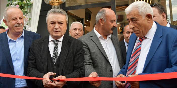 Hakkari'de Gala Gold Kuyumculuk hizmete açıldı 32