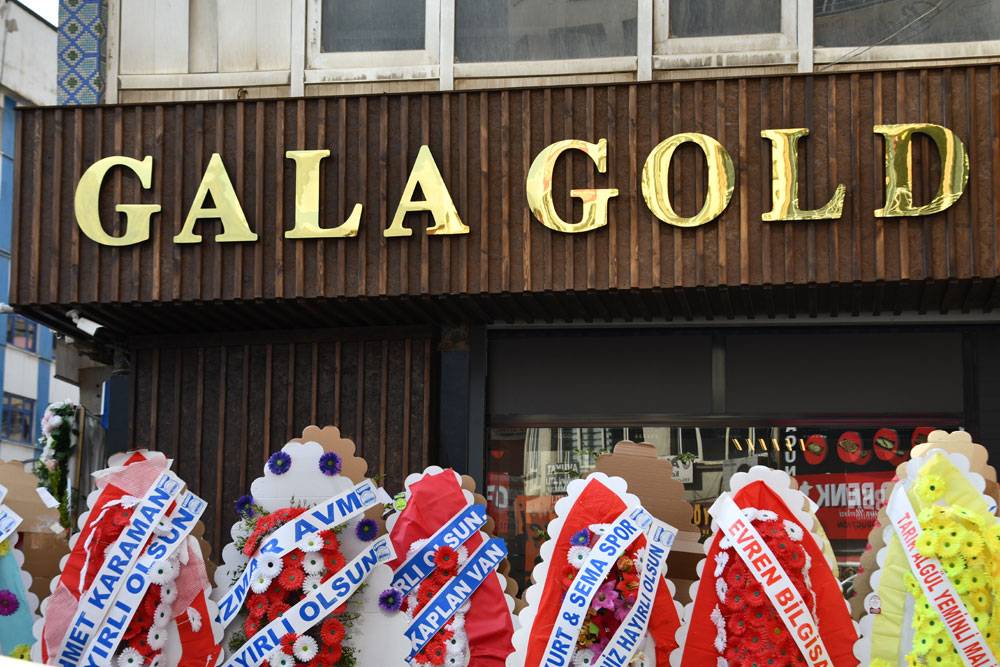 Hakkari'de Gala Gold Kuyumculuk hizmete açıldı 8