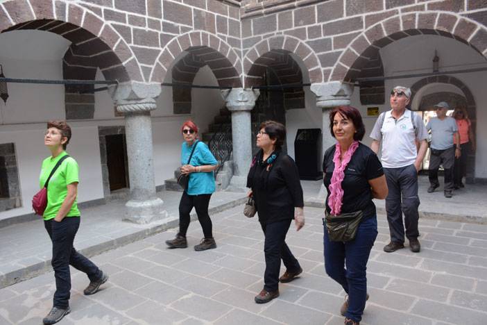 Hakkari'nin tarihi ve doğal güzellikleri turistleri cezbediyor 22