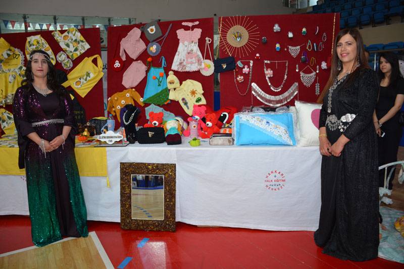 Hakkari'de yıl sonu sergisi açıldı 10