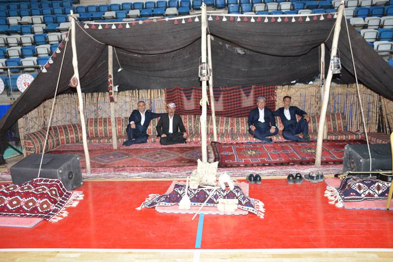 Hakkari'de yıl sonu sergisi açıldı 11