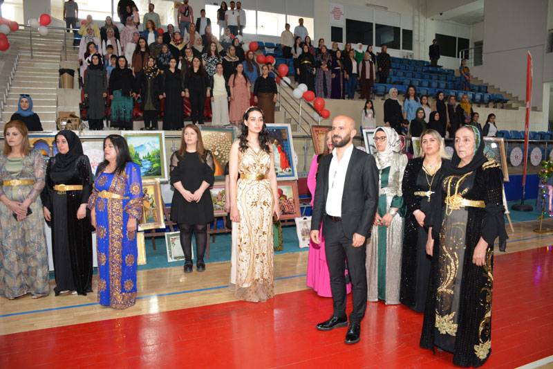 Hakkari'de yıl sonu sergisi açıldı 15