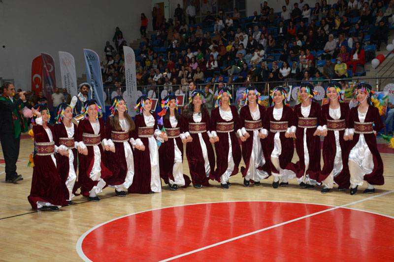 Hakkari'de yıl sonu sergisi açıldı 16